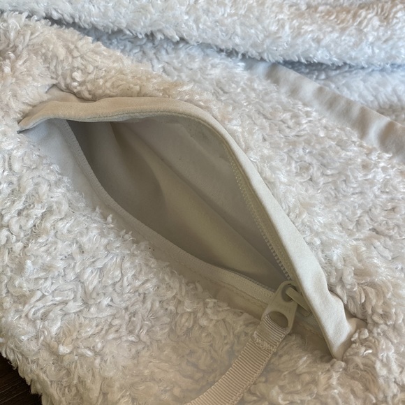 Mountain Equipment Company, ladies Sherpa jacket in size extra small. - Picture 7 of 10